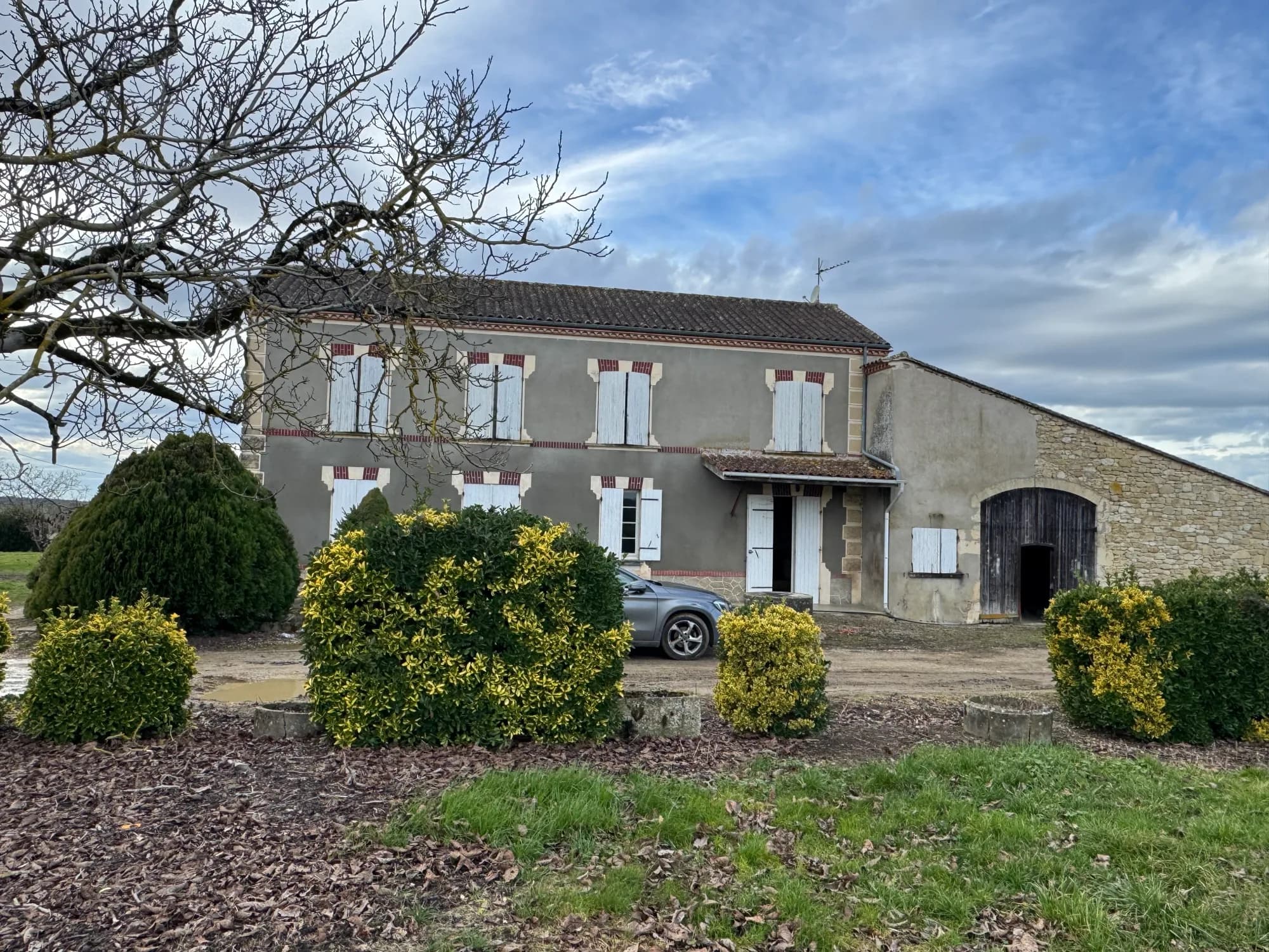 Maison de campagne avec grange attenante